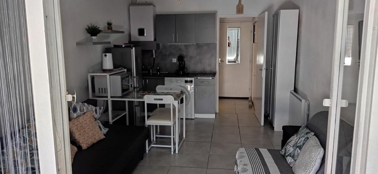 Sur Le Port, Studio Avec Vue Sur La Marina Apartment Gruissan Exterior photo